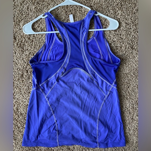 Gap Dry Fit Racerback tank top - Picture 2 of 3